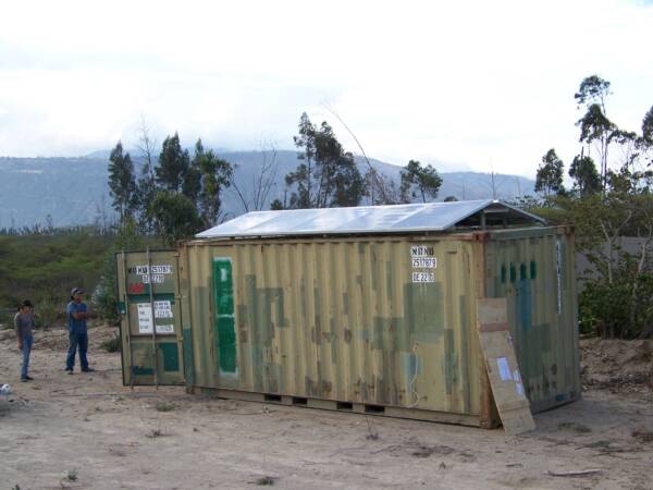 Contenedor con un sistema solar transportable Soluciones de energía eléctrica móvil estaciones trabajo